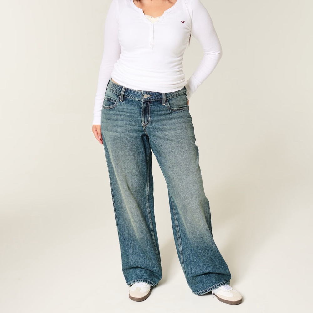 Hollister Women's Curvy Mid-Rise Baggy Jeans
